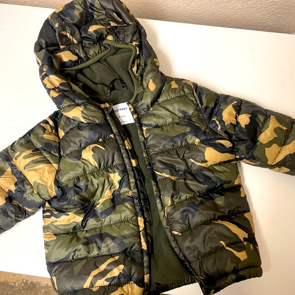 Toddler Old Navy Jacket (18-24 months), camo - Picture 1 of 3